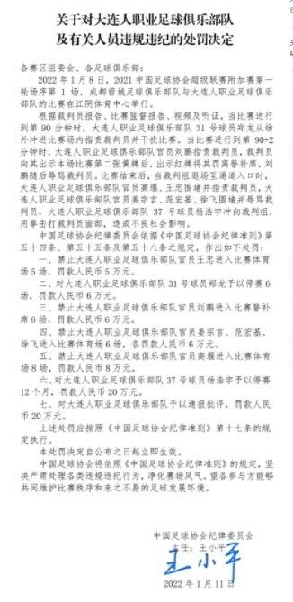 “现在认识你的人越来越多了，我这个样子出去给你丢人”，伴随着阿布的一句抱怨，阿布和骆瑶在海螺沟若丁山浪漫相遇一见钟情，在喧嚣都市里共同奋斗、彼此陪伴的光影一一掠过，然而外卖小哥与电视台主持人，两个人身份和地位的差距，让原本懵懂纯粹的爱情一步步变成互相折磨，在金钱与名利交织的扎心现实面前，童话式的浪漫爱情是否终将消逝？而此次曝光的“木屋之约”版海报则定格在了两人并肩坐在“爱情信物”小木屋上的甜蜜时刻，“小木屋之约”在现实中历经十多年发展，已经成为户外圈广为人知的“阿布的若丁山”民宿品牌，被赞是现实版的“天空之城”，曾迎来向佐、郭碧婷等众多明星情侣纷纷打卡